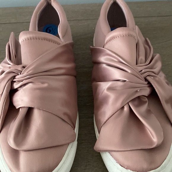 New with Stickers Steven by Steve Madden Pink Bow Slip-in Sneakers - Size 6.5 - Picture 2 of 7